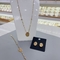 Το καθορισμένο κλασικό βραχιόλι σκουλαρικιών στηριγμάτων περιδεραίων κρεμαστών κοσμημάτων κοσμήματος διαμαντιών του CZ για το χρυσό γυναικών κάλυψε κυβικό Zirconia
