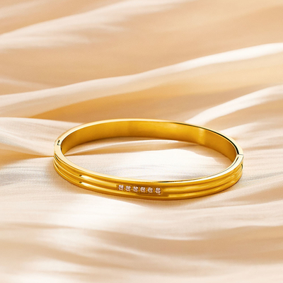 Τα χρυσά βραχιόλια μανσετών Boho Sakytal έβαλαν τη Stackable ανοικτή μανσέτα Rhinestone βραχιολιών σε στρώσεις καθορισμένη